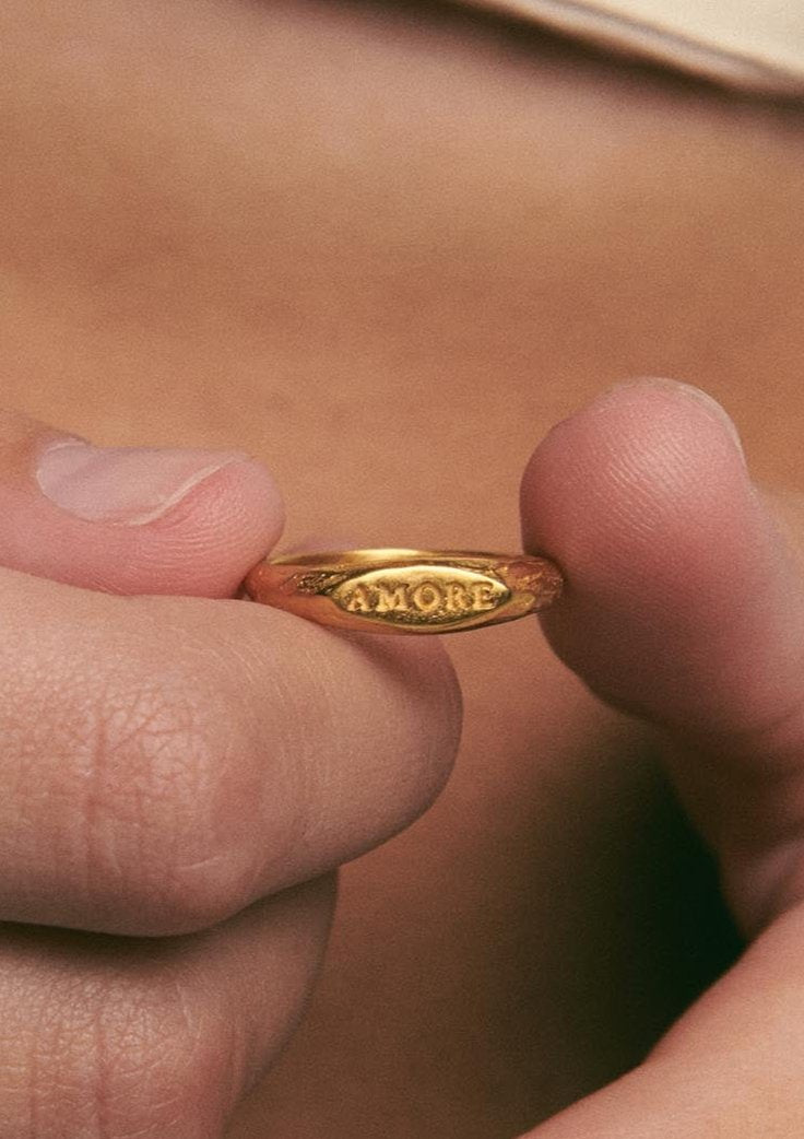 Anillo Sello Mini Amore Oro Macizo