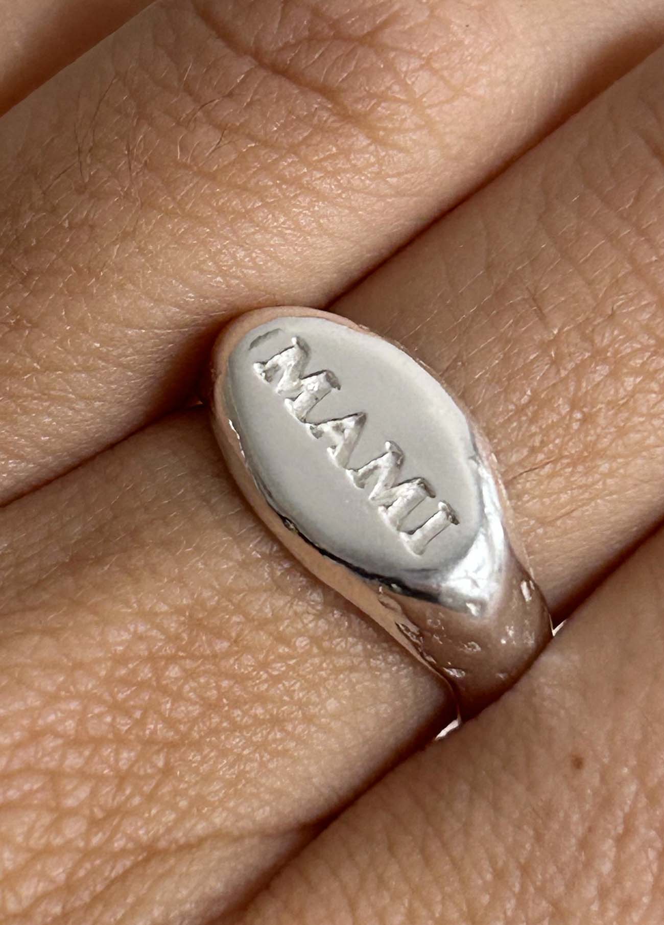Anillo Sello Mami Plata