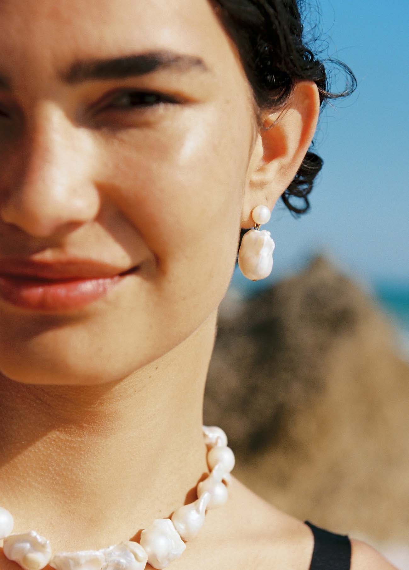 Josefina Pearl Solid Gold earrings