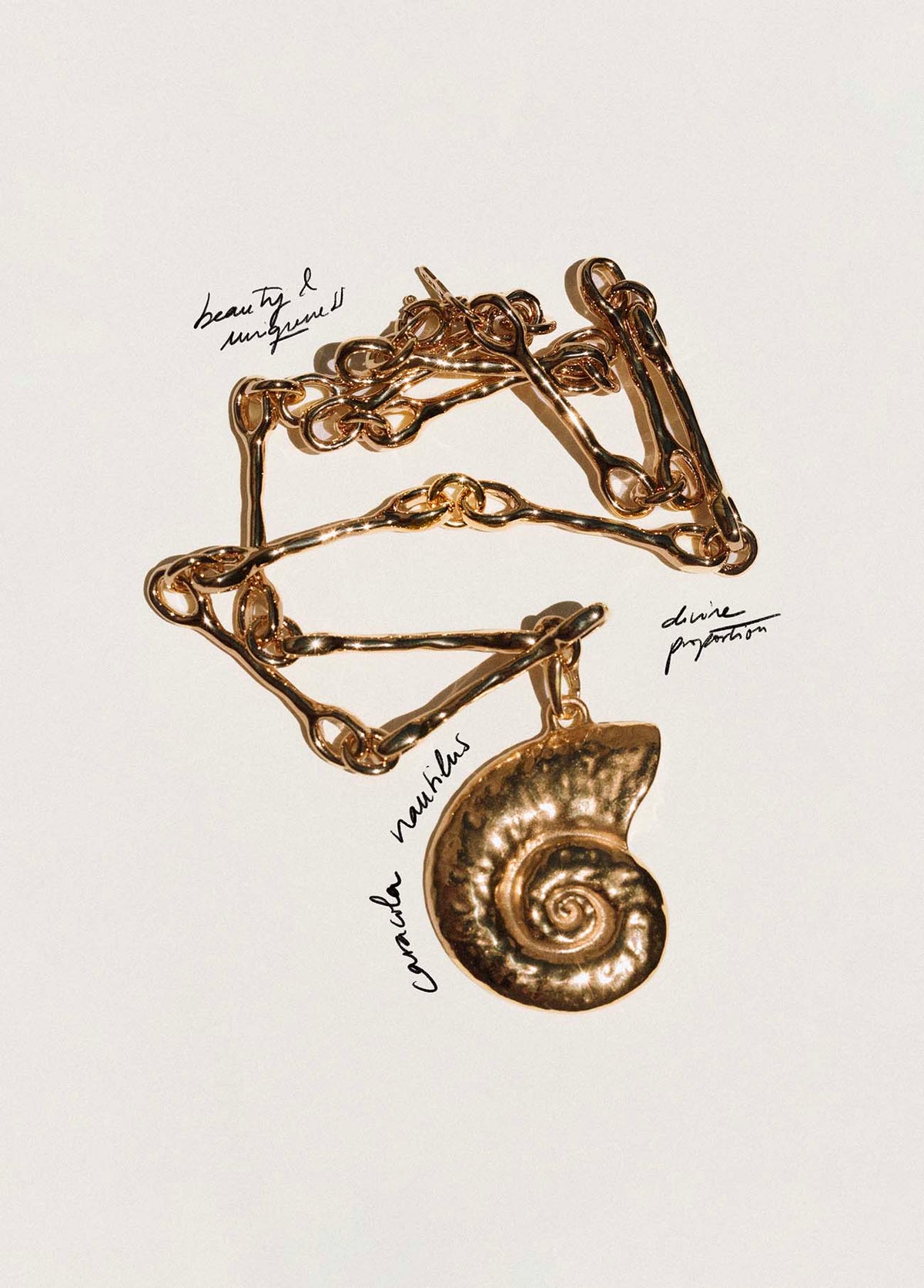 Caracola Solid Gold Charm