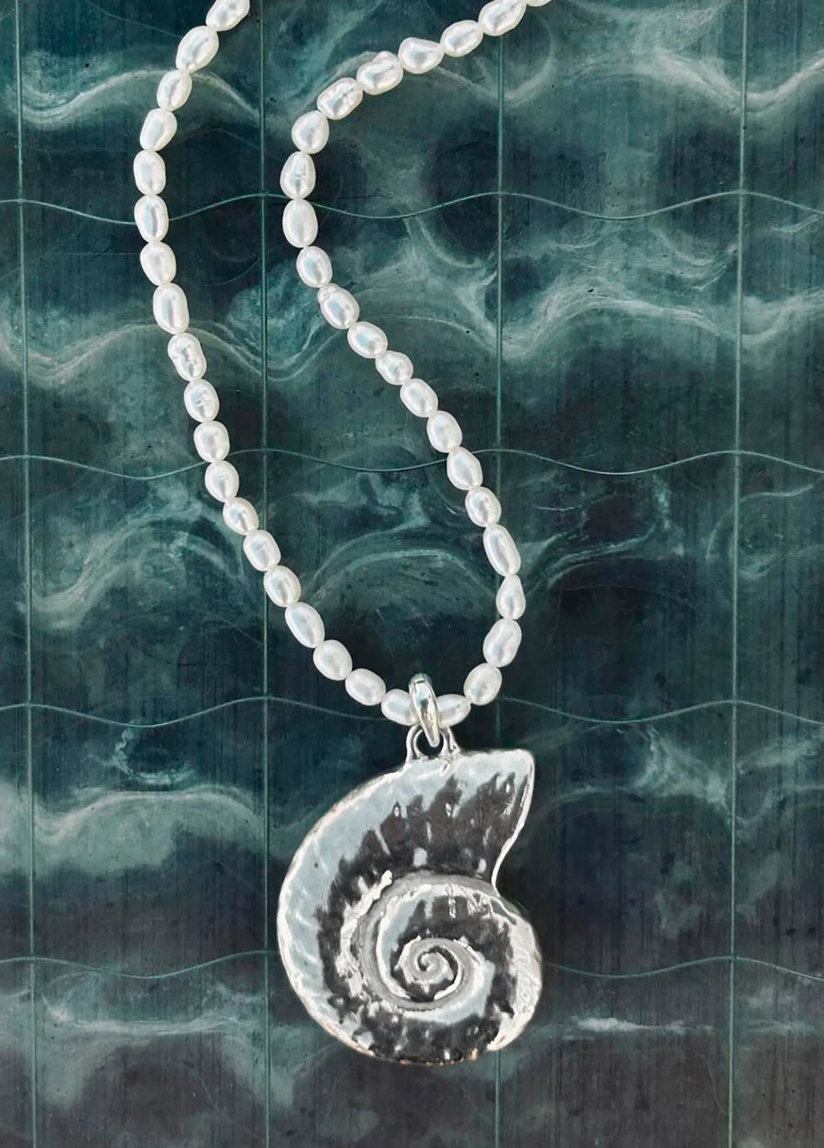 Lolita Pearls Conch Necklace