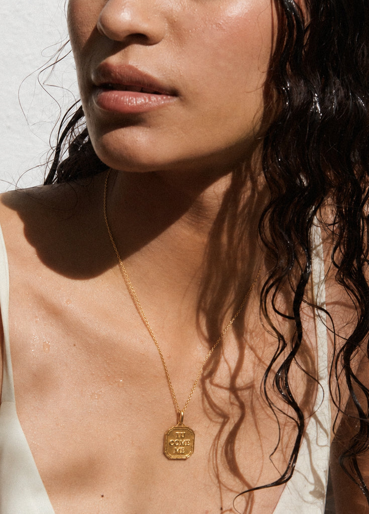 Tu Come Me Solid Gold Charm