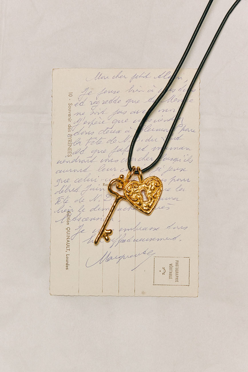 Collar de piel La Llave y El Secreto