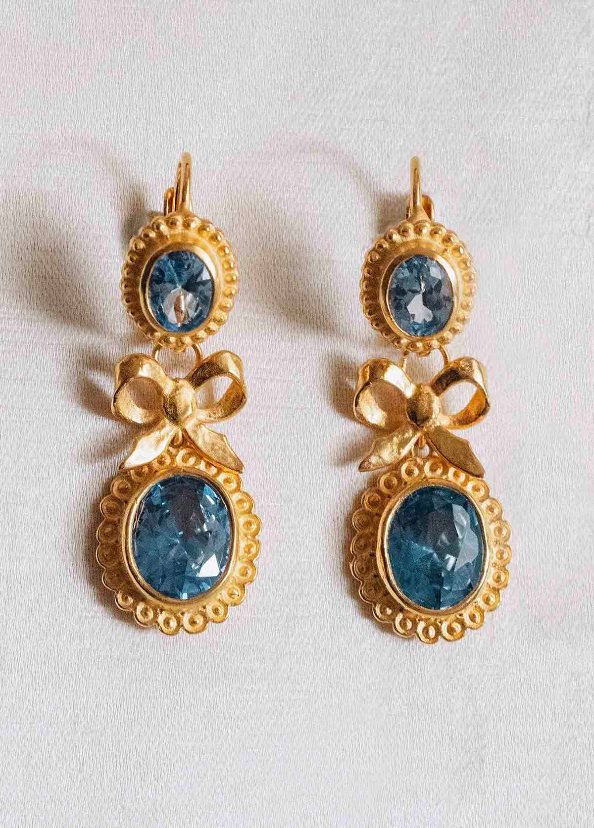 Pendientes Isabelinos Aqua Oro Macizo