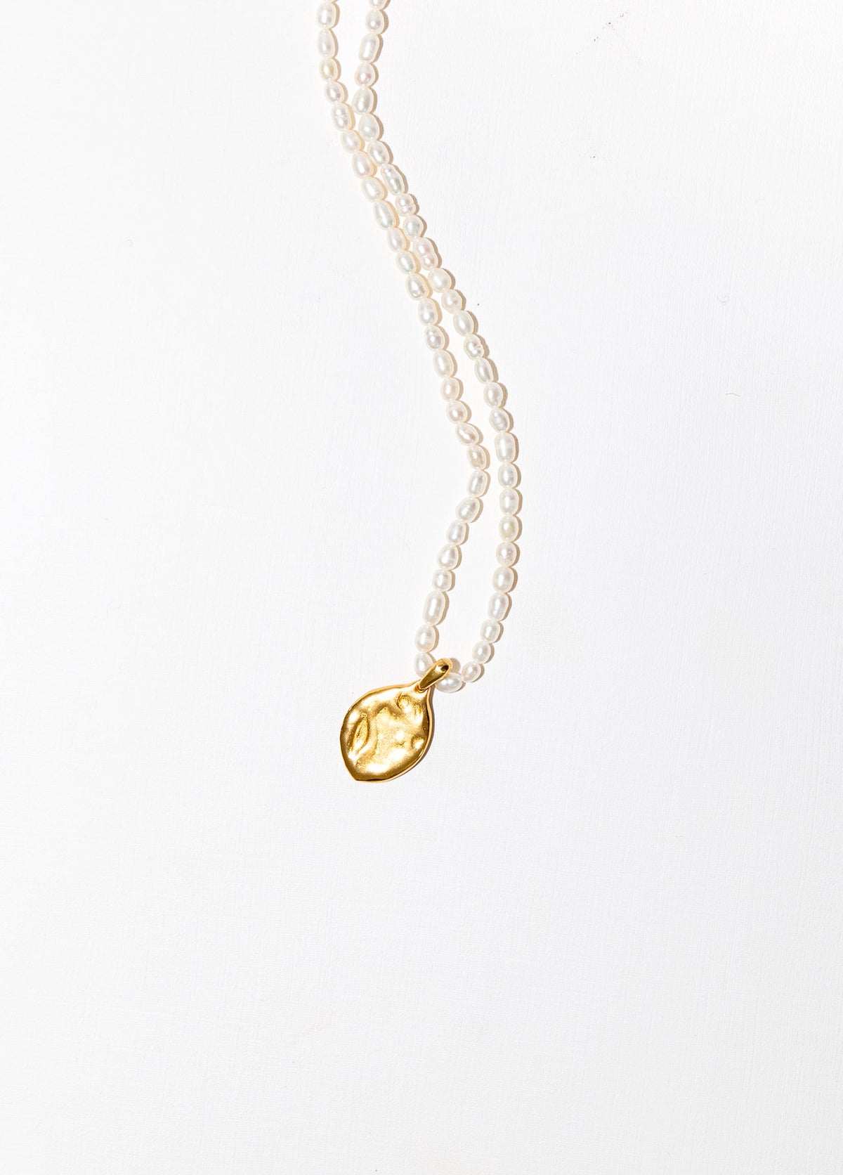 Long Lolita pearls necklace