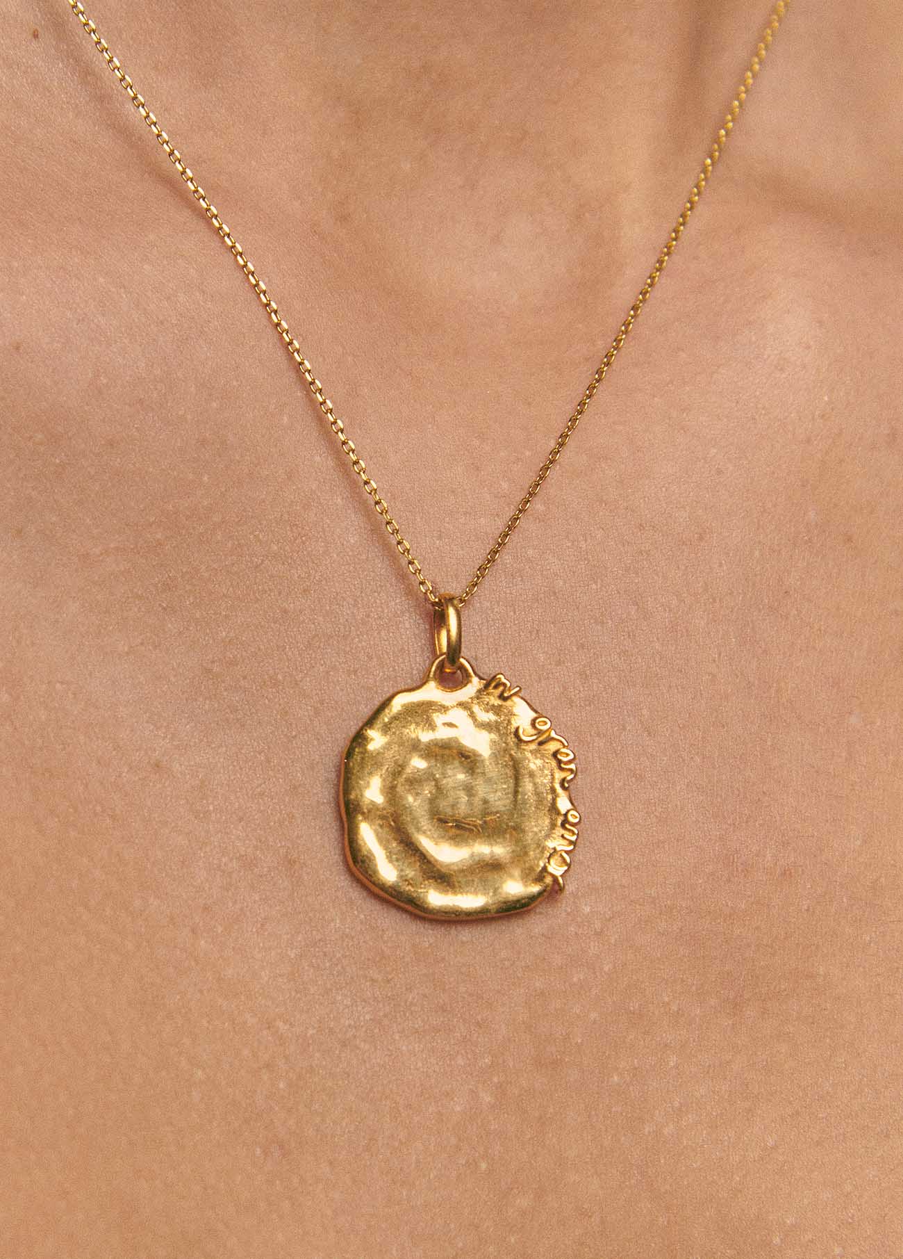 Mi Gran Amor Charm Solid Gold