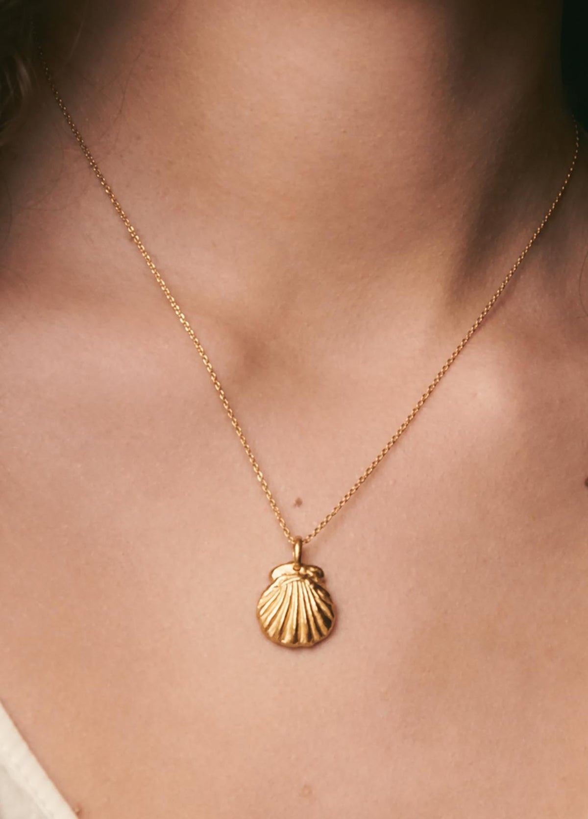 Mare Charm Solid Gold