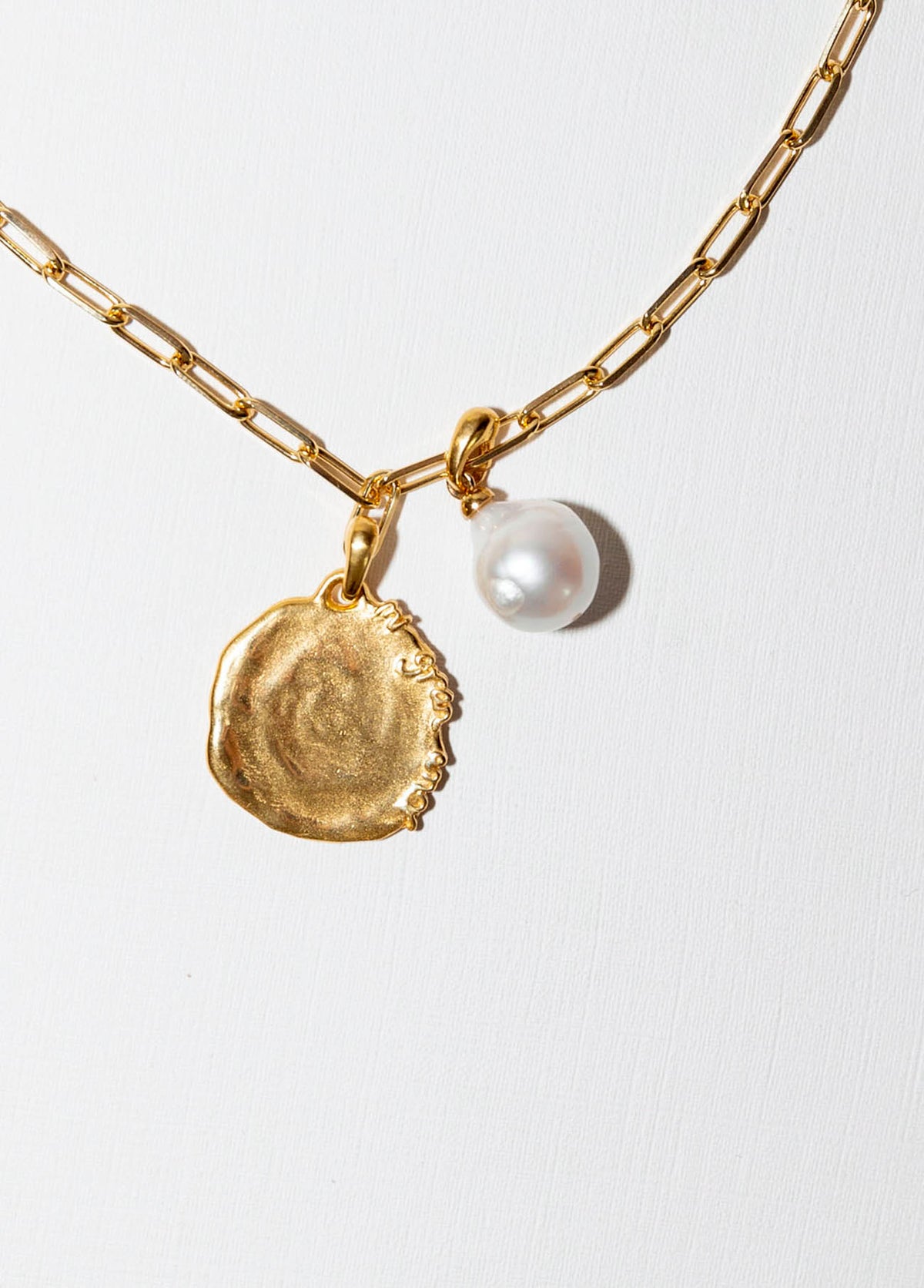 Perla Preciosa Gold Charm